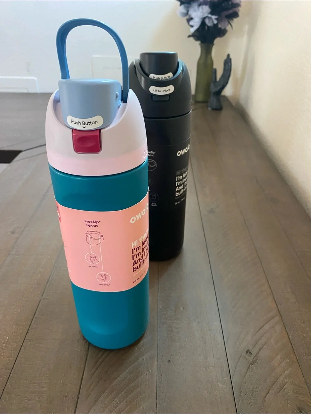 Owala Insulated Water Bottle “FREE SIP”with Built-In Straw 24 OZ.